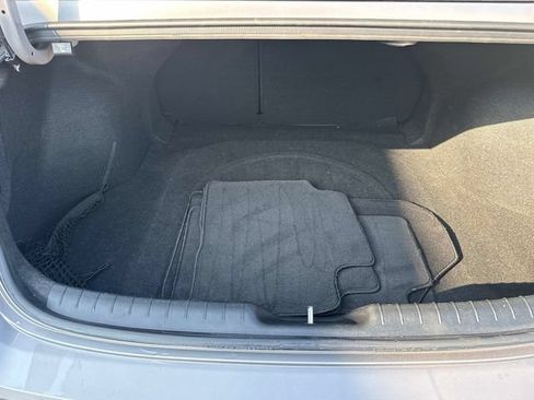 Used 2022 Hyundai Elantra Limited FWD image 19