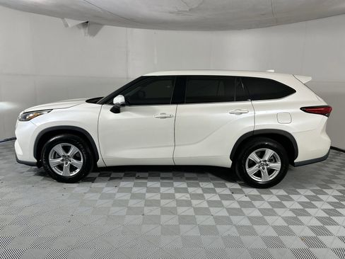 Used 2020 Toyota Highlander LE FWD image 5