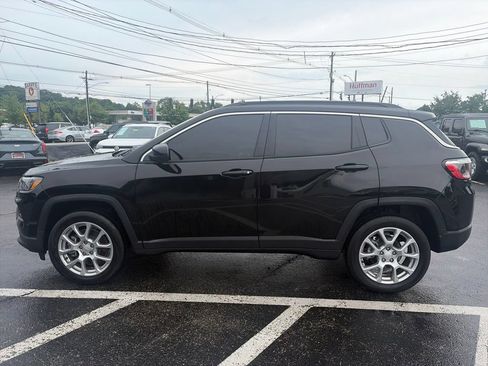Used 2024 Jeep Compass Latitude AWD/4WD image 4
