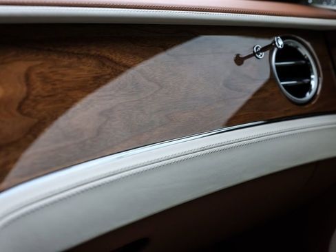 Used 2024 Bentley Continental GT image 14