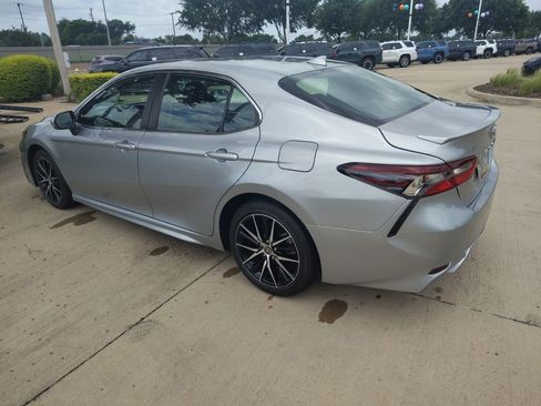 Used 2024 Toyota Camry SE FWD image 7