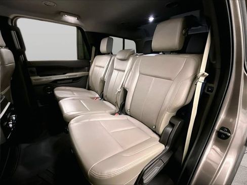 Used 2019 Ford Expedition XLT w/ Equipment Group 202A AWD/4WD image 26