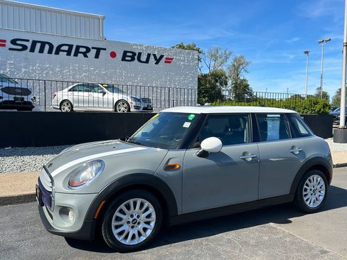 Used 2015 MINI Cooper 4-Door Hardtop image 2