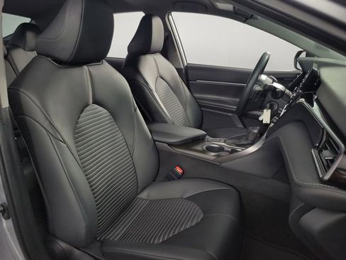 Used 2023 Toyota Camry SE image 16