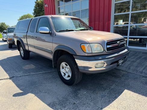 Used 2002 Toyota Tundra SR5 AWD/4WD image 2