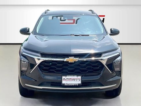 Used 2024 Chevrolet Trax LT w/ Driver Confidence Package FWD image 2