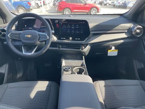 New 2026 Chevrolet Equinox LT AWD/4WD image 15