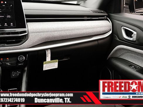 New 2025 Jeep Compass Sport image 37