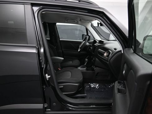 Used 2023 Jeep Renegade Latitude AWD/4WD image 26