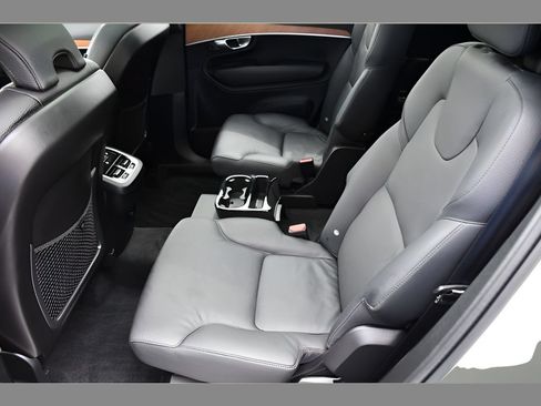Used 2024 Volvo XC90 B6 Plus w/ Protection Package Premier AWD/4WD image 16