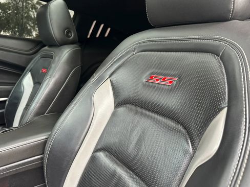 Used 2020 Chevrolet Camaro SS RWD image 17