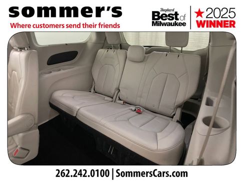 Used 2018 Chrysler Pacifica Touring-L image 25