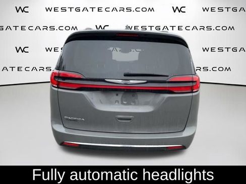 Used 2022 Chrysler Pacifica Touring-L image 10
