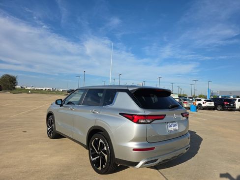 Used 2022 Mitsubishi Outlander SE image 4