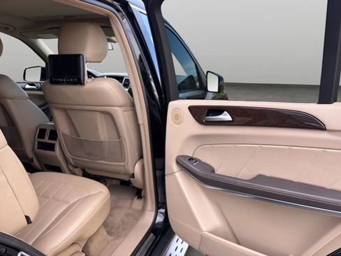 Used 2013 Mercedes-Benz GL 450 4MATIC image 16