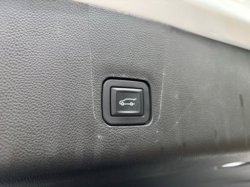 Used 2019 Chevrolet Traverse LT image 19