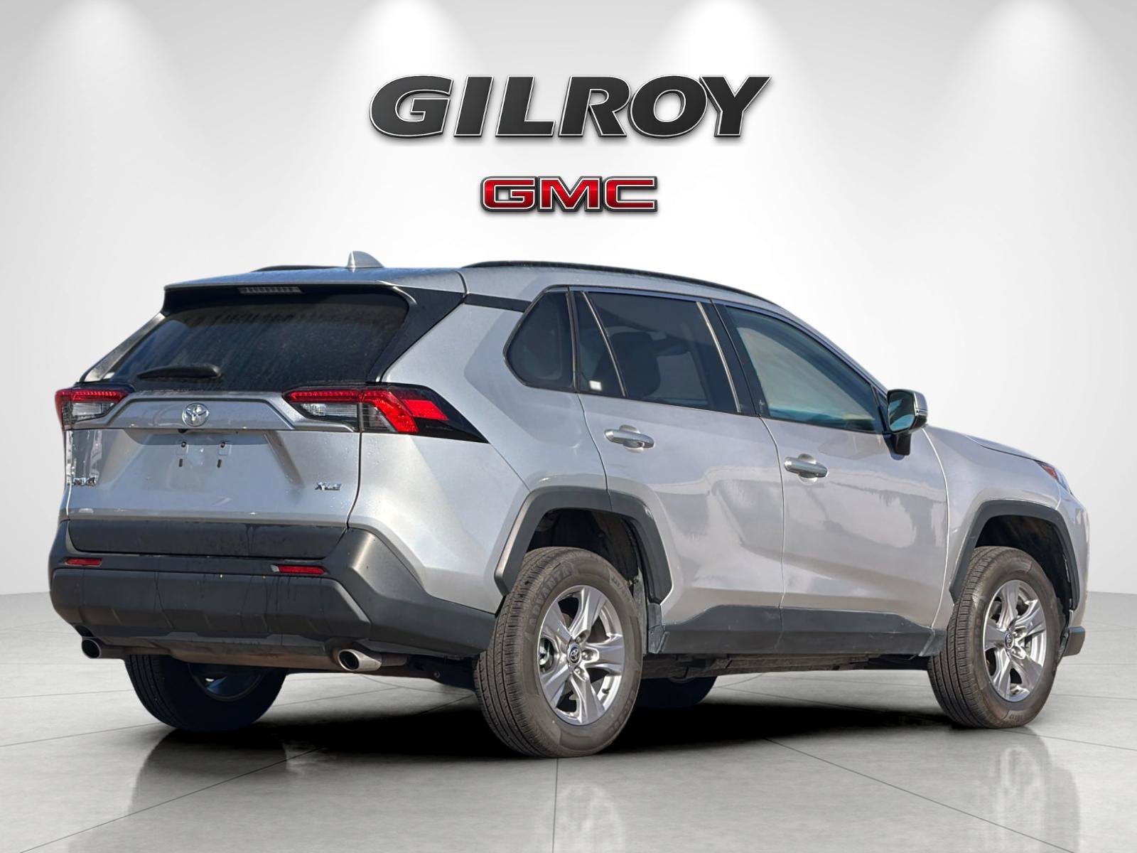 Used 2025 Toyota RAV4 XLE FWD image 3