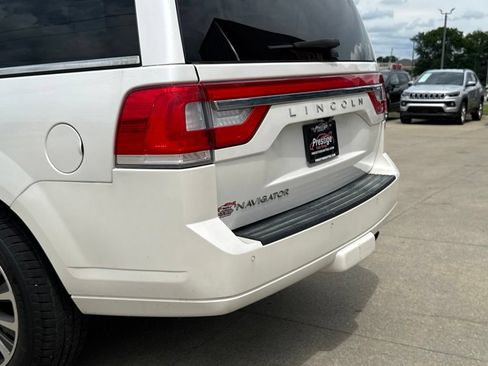 Used 2017 Lincoln Navigator Select AWD/4WD image 17
