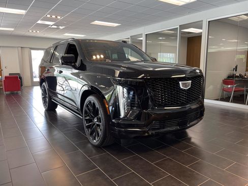 Certified 2026 Cadillac Escalade Platinum Sport w/ LPO, ONYX Package AWD/4WD image 7