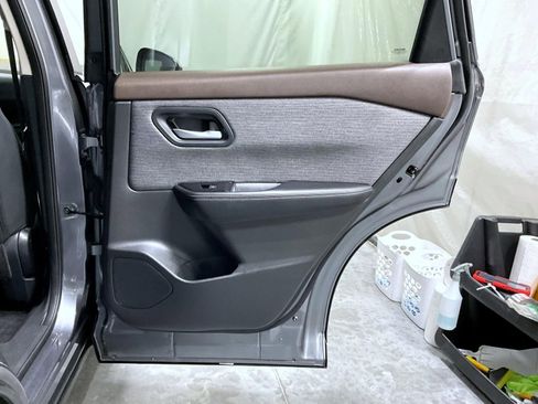 Used 2023 Nissan Rogue SV image 21