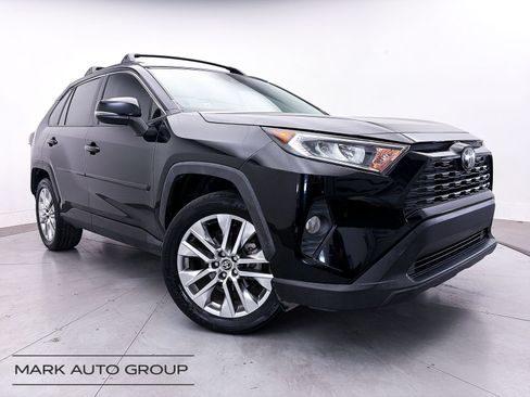 Used 2019 Toyota RAV4 XLE Premium w/ Carpet Mat Package FWD image 1