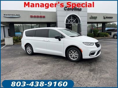 New 2026 Chrysler Pacifica Select