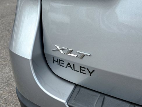 Certified 2022 Ford Explorer XLT w/ Equipment Group 202A image 12