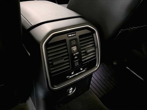 Used 2026 Porsche Macan AWD/4WD image 29