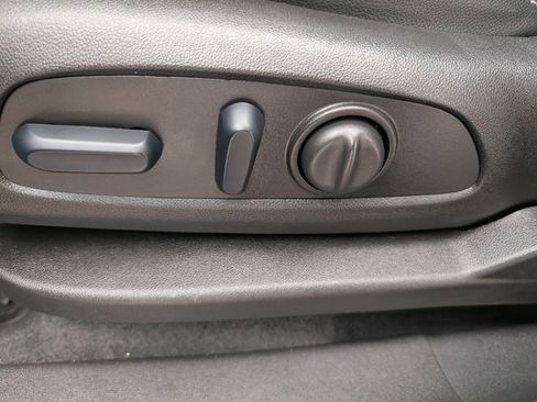 Certified 2024 GMC Terrain SLT image 10