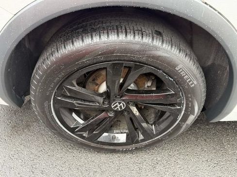 Used 2024 Volkswagen Tiguan SE R-Line AWD/4WD image 8