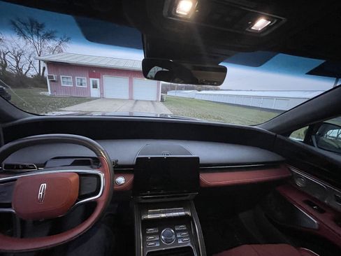 Used 2024 Lincoln Nautilus Black Label image 17