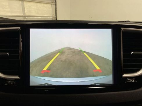 Used 2024 Chrysler Pacifica Touring-L FWD image 25