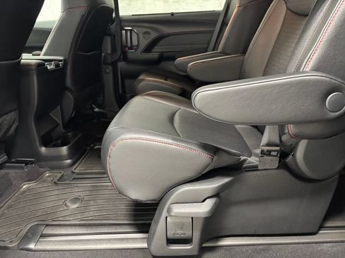 Used 2025 Toyota Sienna XSE FWD image 47
