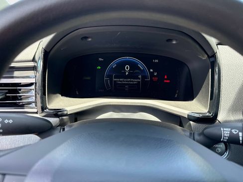 Used 2025 Toyota Camry LE w/ Convenience Package image 27