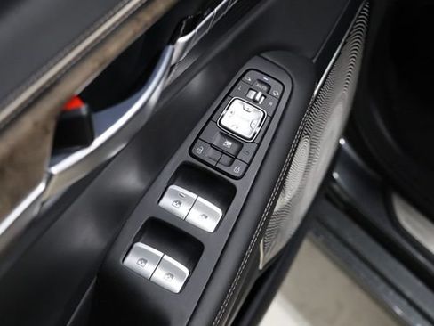 Used 2021 Genesis G90 3.3T Premium RWD image 19