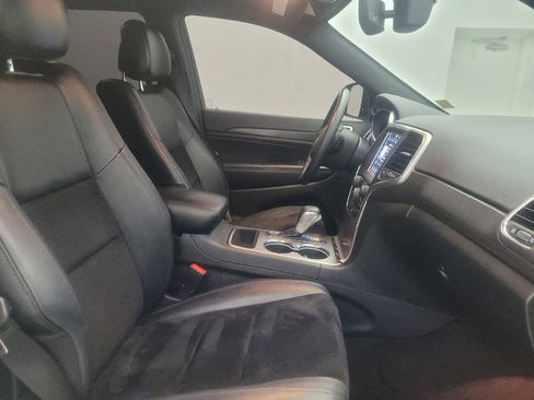 Used 2018 Jeep Grand Cherokee Altitude RWD image 21