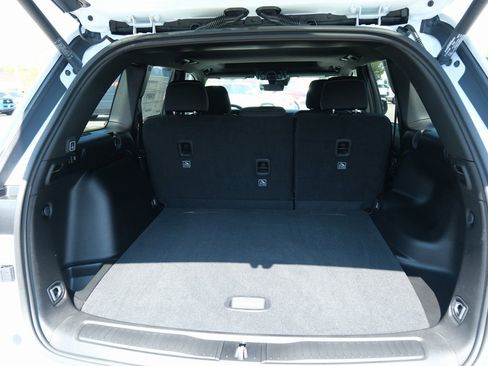 New 2025 Jeep Grand Cherokee Laredo w/ Luxury Tech Group I image 32