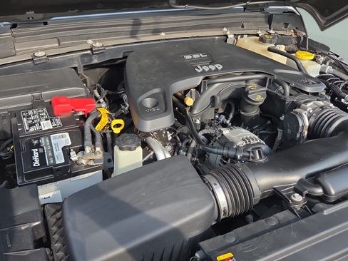 Used 2021 Jeep Wrangler Sport AWD/4WD image 14