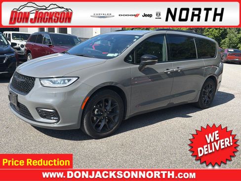 Used 2025 Chrysler Pacifica Limited FWD image 1