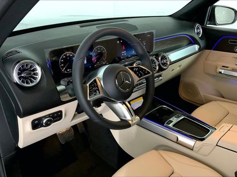New 2025 Mercedes-Benz GLB 250 4MATIC image 10