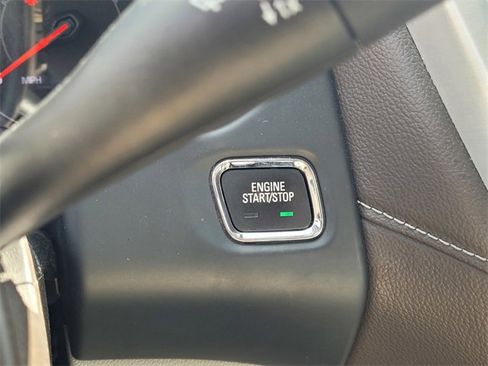 Used 2023 GMC Acadia SLT image 18