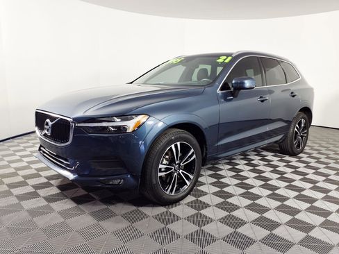 Used 2021 Volvo XC60 T5 Momentum w/ Advanced Package image 1