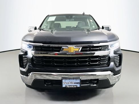 Used 2022 Chevrolet Silverado 1500 LT w/ Z71 Off-Road Package AWD/4WD image 2