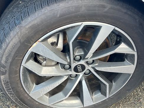 Used 2021 Audi Q5 Premium w/ Convenience Package image 12