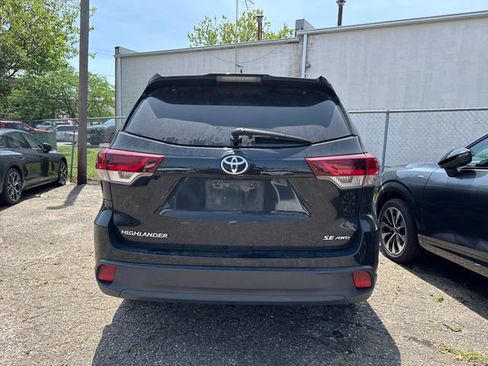 Used 2019 Toyota Highlander SE w/ Carpet Mat Package (TMS) AWD/4WD image 4