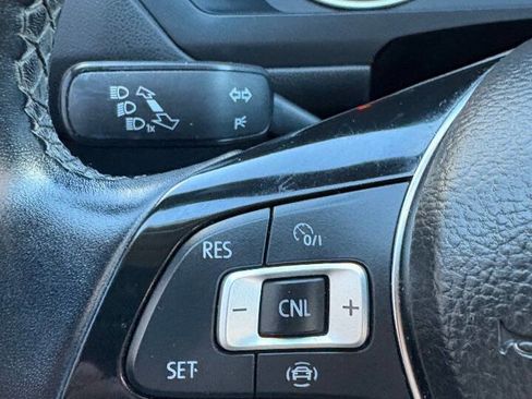 Used 2019 Volkswagen Tiguan SE image 18