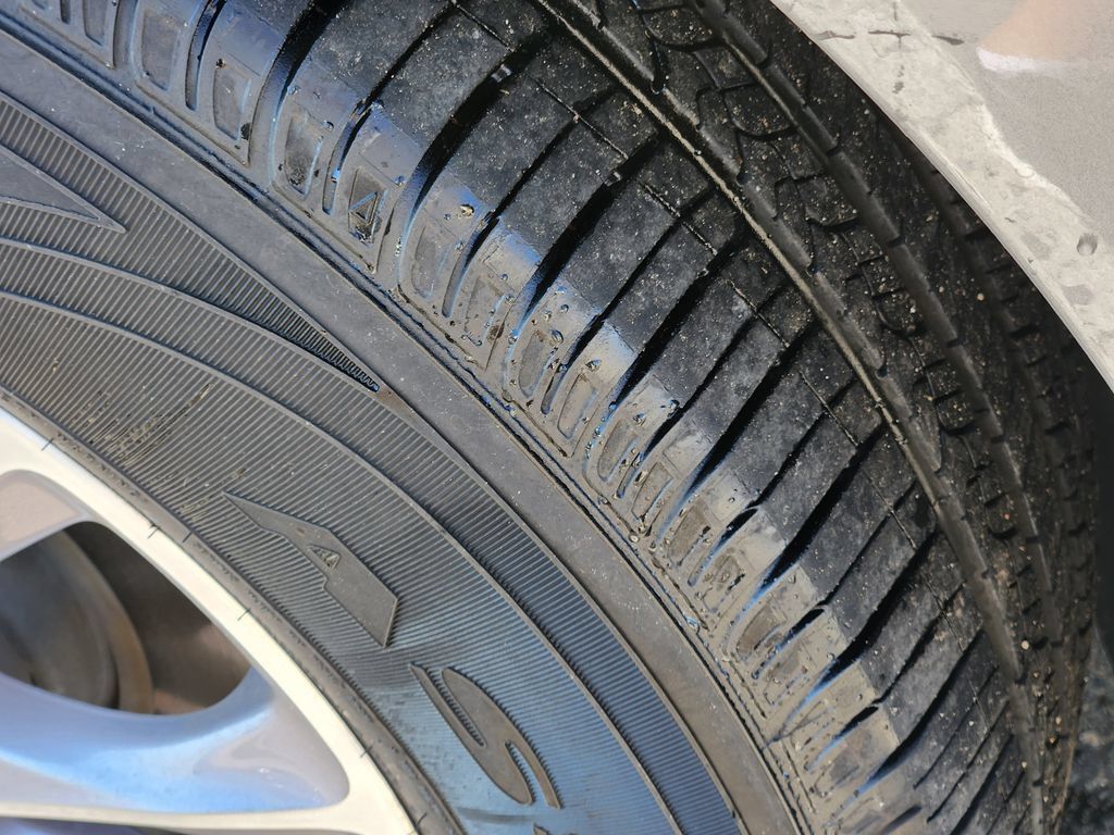 Used 2024 Buick Enclave Premium AWD/4WD image 27