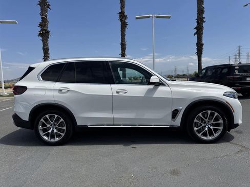 Used 2024 BMW X5 xDrive50e image 3
