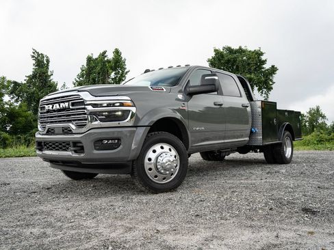 New 2026 RAM 4500 4x4 Crew Cab DRW w/ Laramie Trim Package image 5
