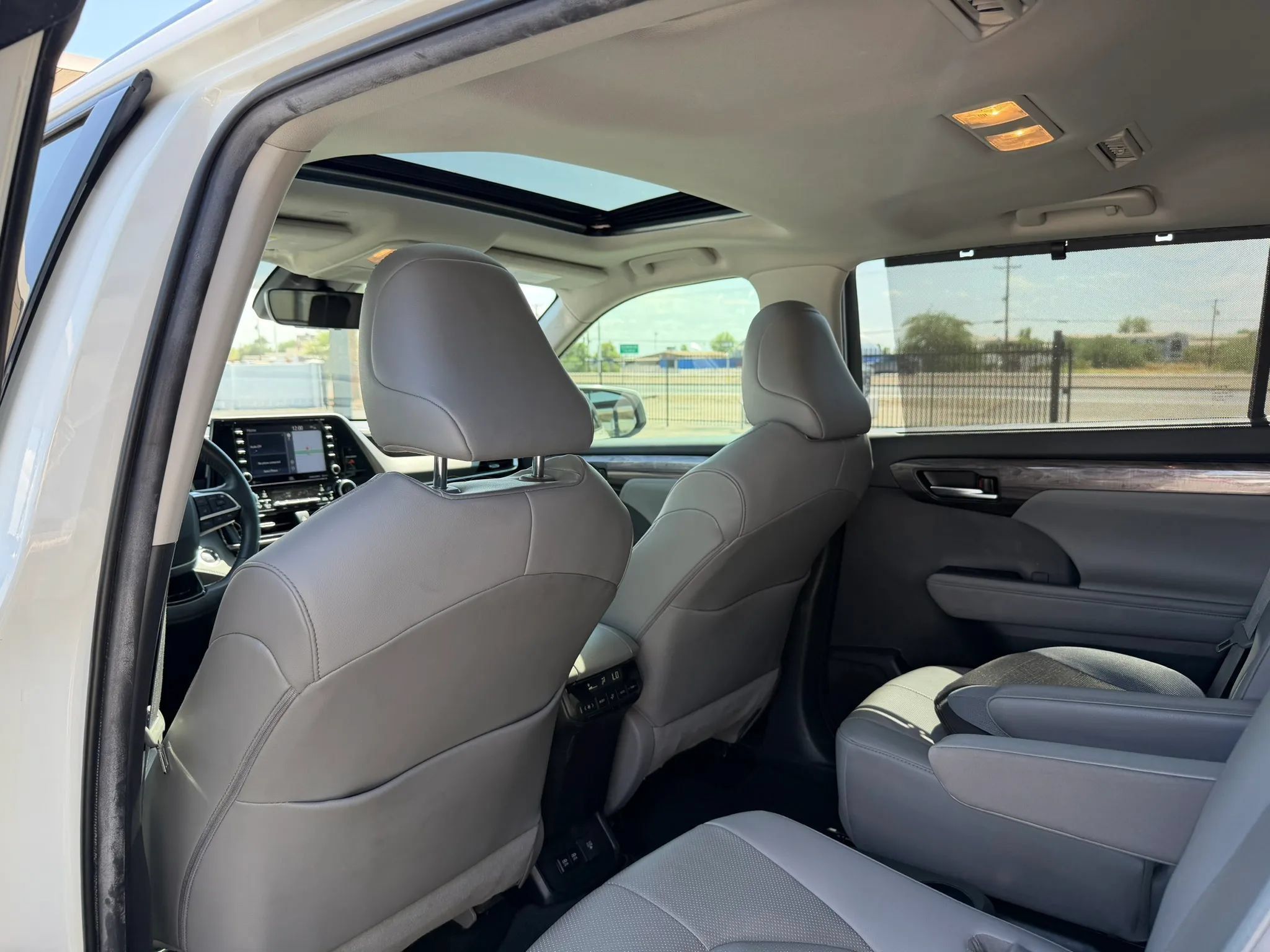 Used 2020 Toyota Highlander Limited FWD image 24